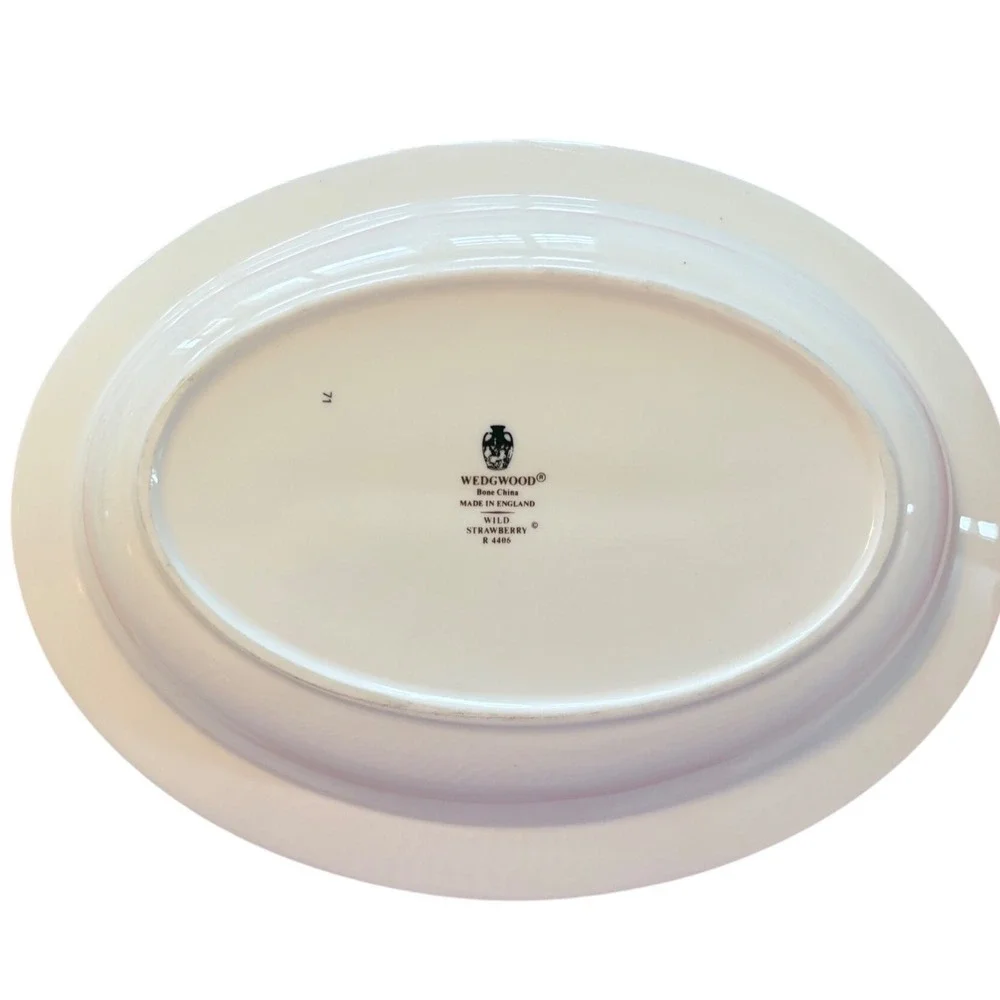 Wedgwood Wild Strawberry 10 inch Oval Serving Bowl China Made in England R4406